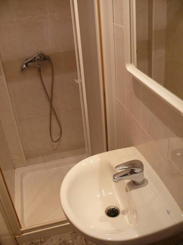 Hostal Rodes เมกิเนนซา ภายนอก รูปภาพ
